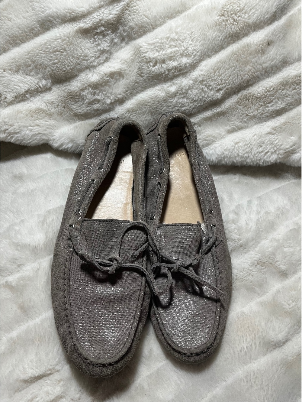 Cole Haan Women's 7.5B Grey Silver Metallic Suede Driving Fall Moccasin Flats